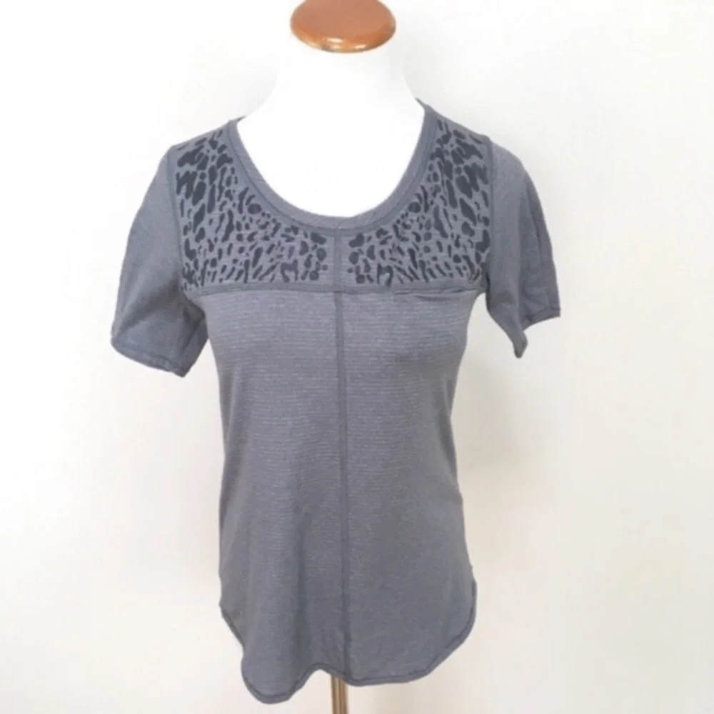 Lululemon Run Away Gray Leopard Animal Print Short Sleeve Top Shirt Women’s Sz 6